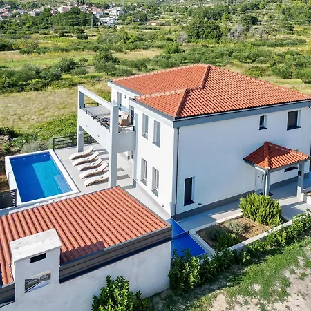 Family Friendly House With A Swimming Pool Srinjine, Split - 23770 Semesterbostad *