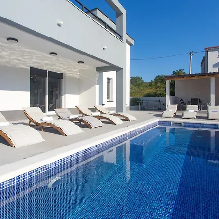 Semesterbostad Family Friendly House With A Swimming Pool Srinjine, Split - 23770 *