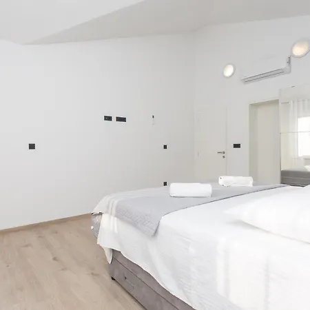 Semesterbostad Family Friendly House With A Swimming Pool Srinjine, Split - 23770 Srinjine