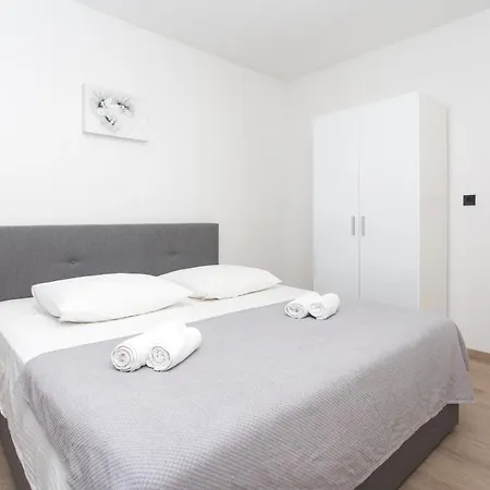 Family Friendly House With A Swimming Pool Srinjine, Split - 23770 Semesterbostad