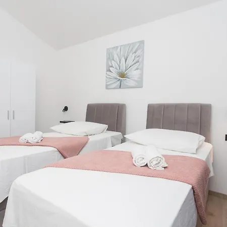 Semesterbostad Family Friendly House With A Swimming Pool Srinjine, Split - 23770 Srinjine