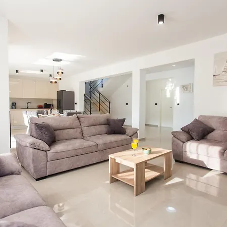 Family Friendly House With A Swimming Pool Srinjine, Split - 23770
