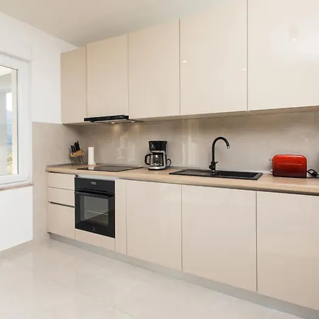 Family Friendly House With A Swimming Pool Srinjine, Split - 23770 Semesterbostad