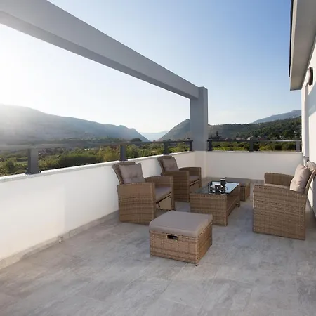 Family Friendly House With A Swimming Pool Srinjine, Split - 23770 Semesterbostad *