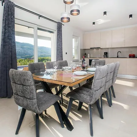 Family Friendly House With A Swimming Pool Srinjine, Split - 23770 Semesterbostad