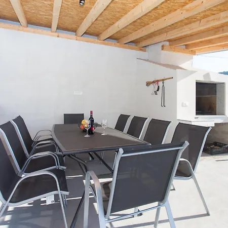 Family Friendly House With A Swimming Pool Srinjine, Split - 23770 Semesterbostad *