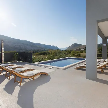 Family Friendly House With A Swimming Pool Srinjine, Split - 23770 Semesterbostad *
