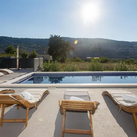 Family Friendly House With A Swimming Pool Srinjine, Split - 23770